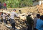Polri Bersama Masyarakat Bangun Jembatan Darurat, Akses Tiga Kampung di Rusip Antara Kembali Terhubung